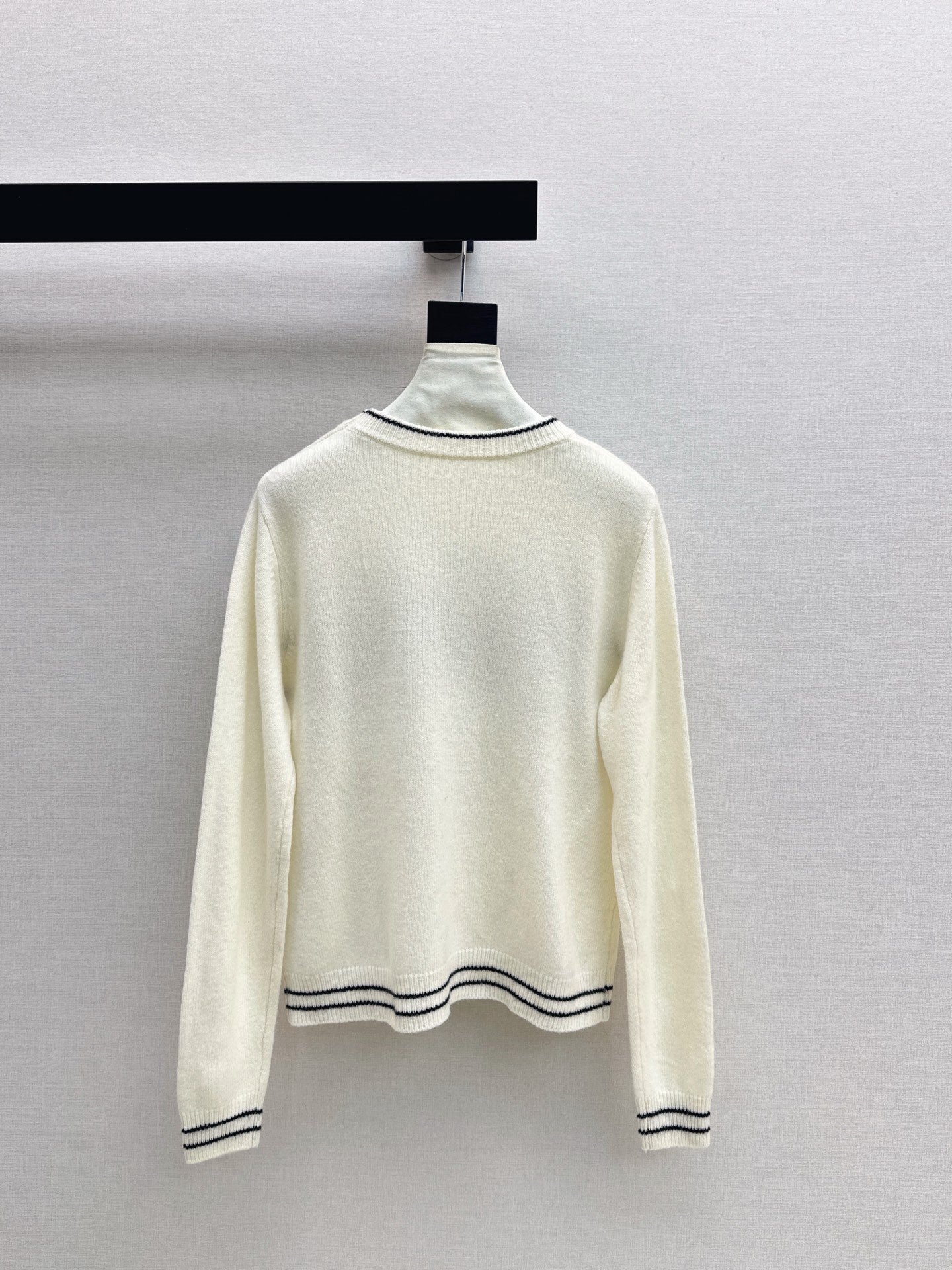 CD 25fw embroidery sweater