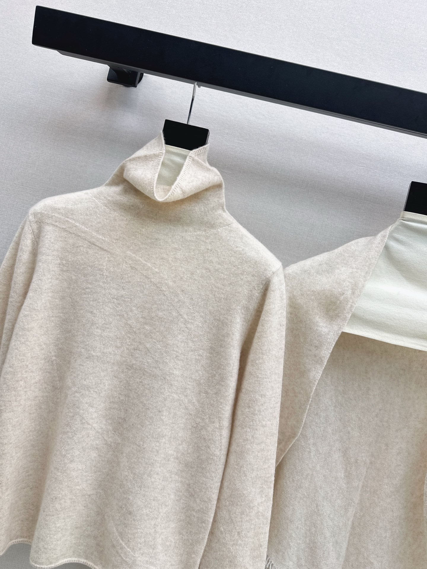 Loro 25fw cape sweater set