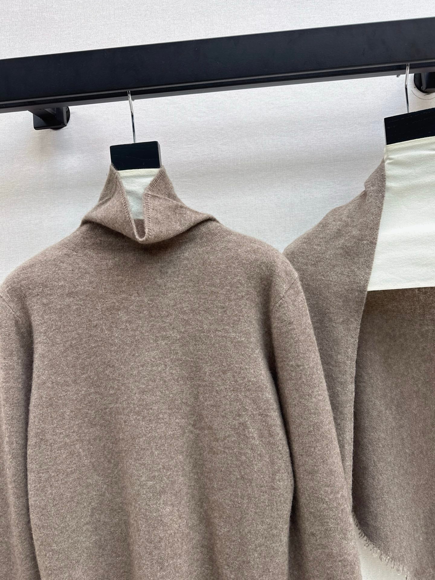 Loro 25fw cape sweater set