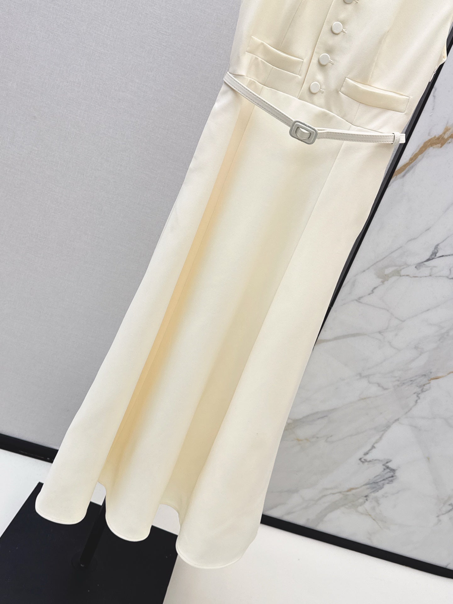 CD 25fw sleeveless dress