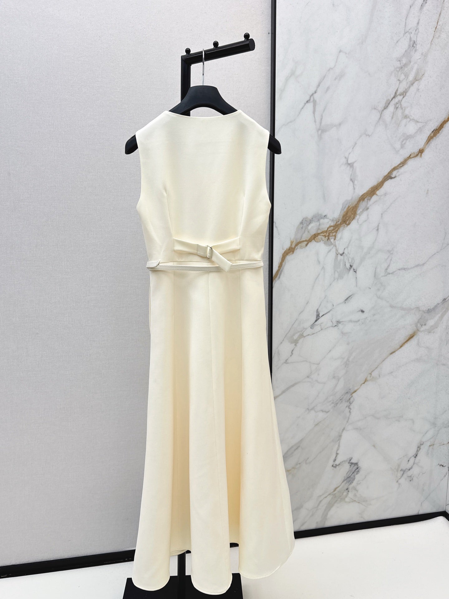 CD 25fw sleeveless dress