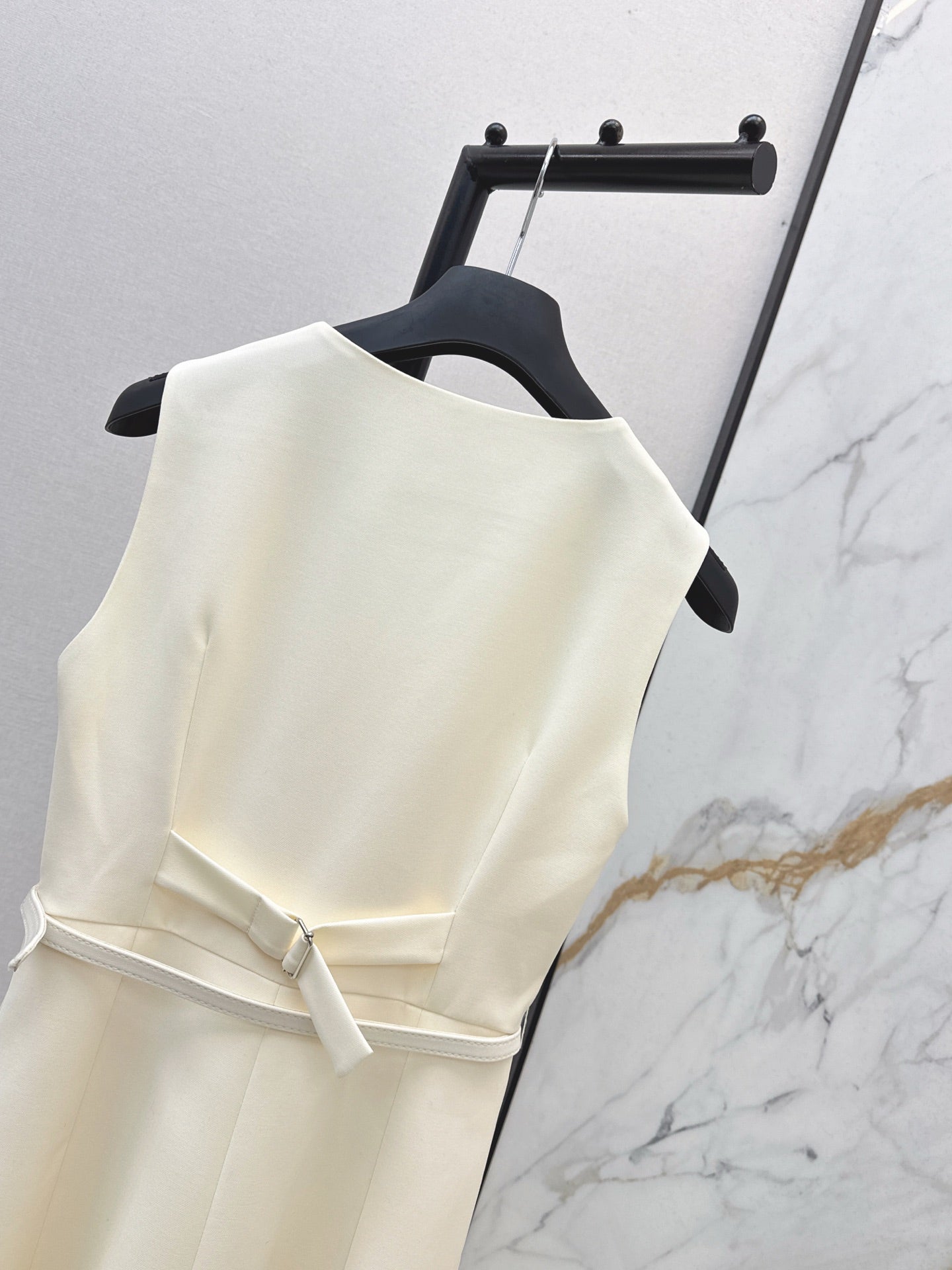 CD 25fw sleeveless dress