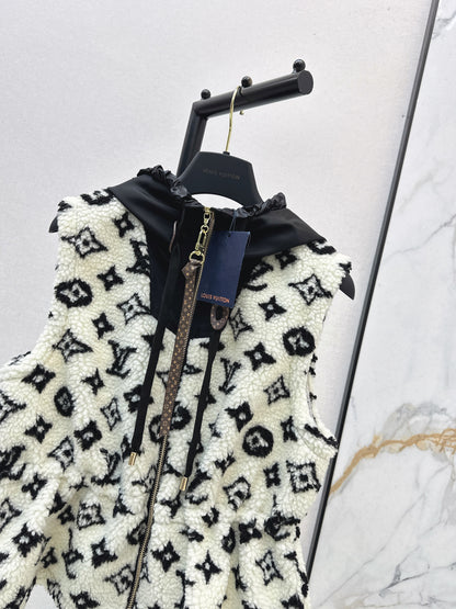 Loui 25fw hooded vest