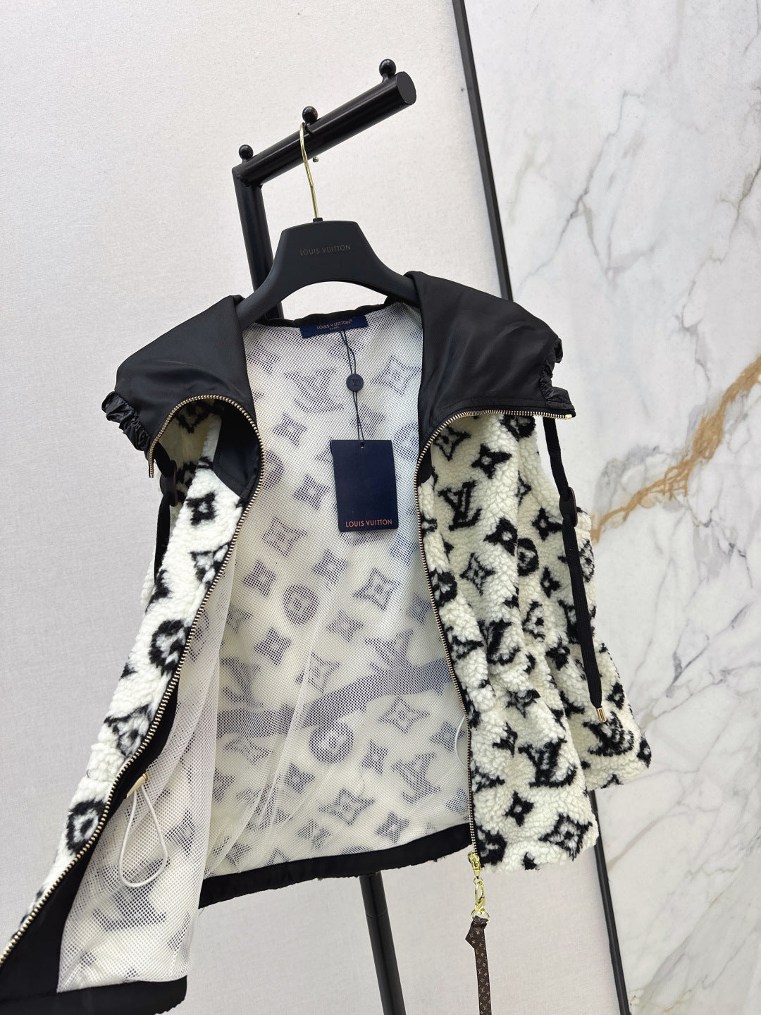 Loui 25fw hooded vest