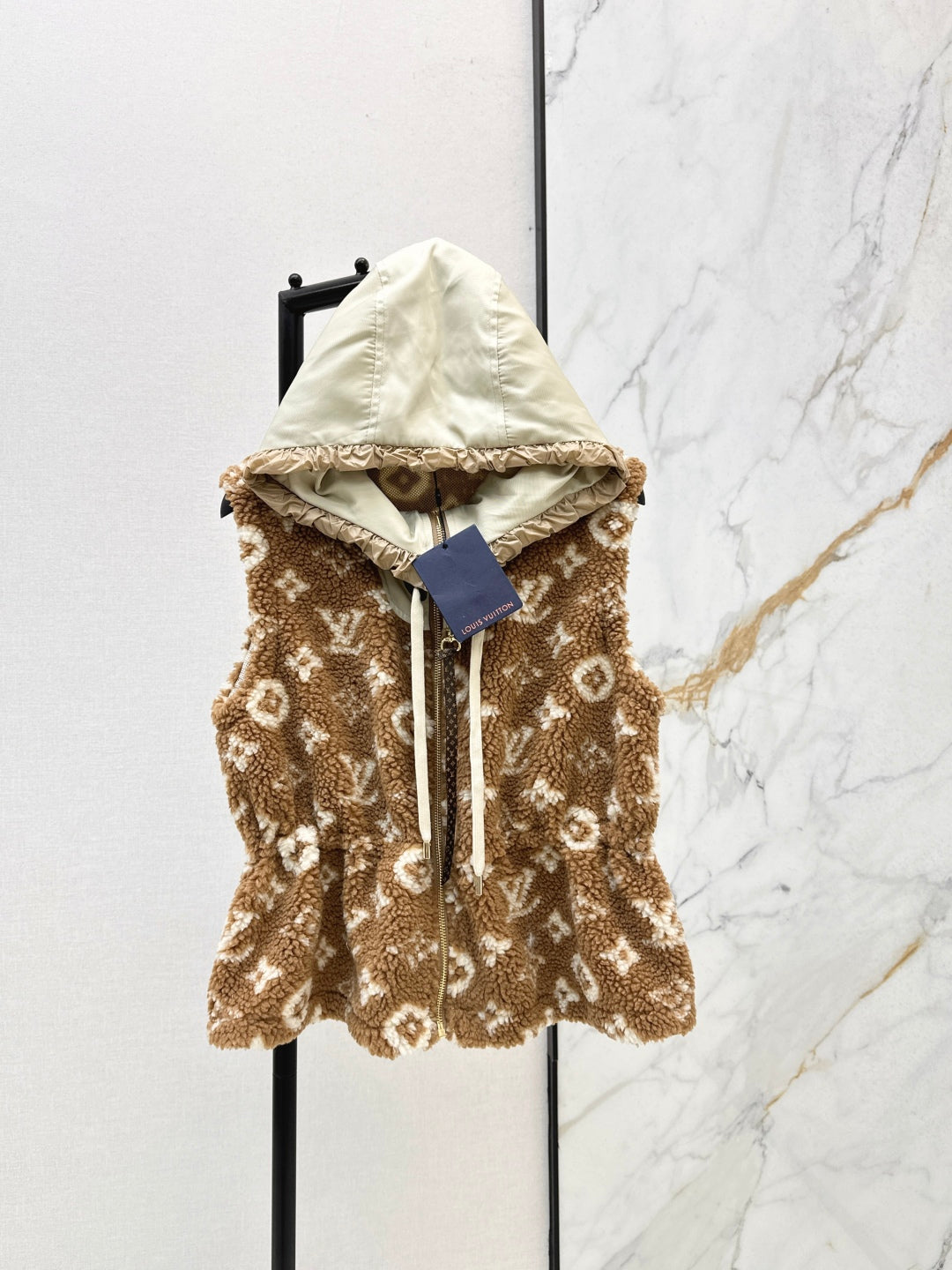 Loui 25fw hooded vest