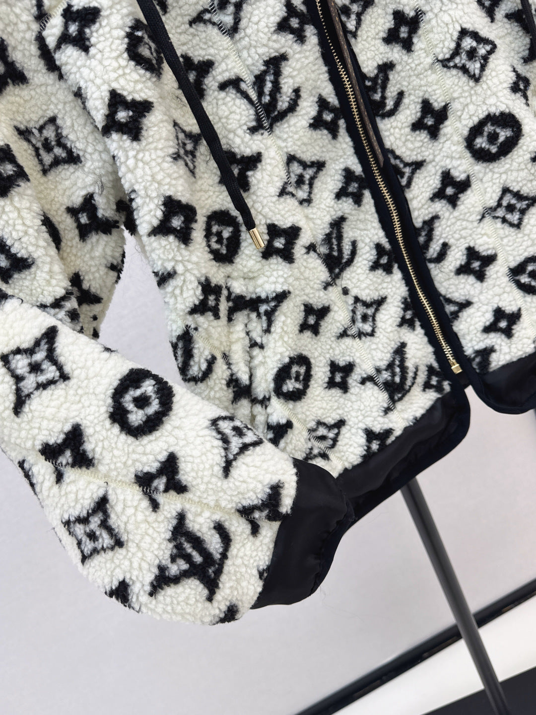 Loui 25fw hooded jacket