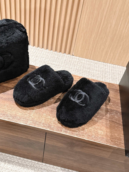 Chan 25fw fluffy slippers