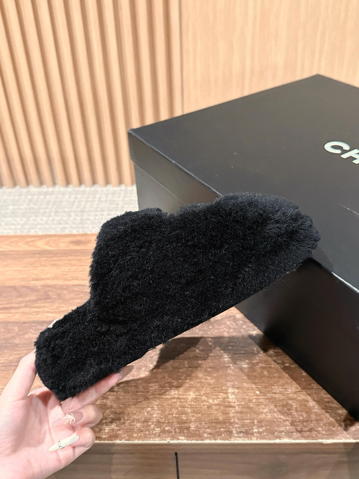 Chan 25fw fluffy slippers