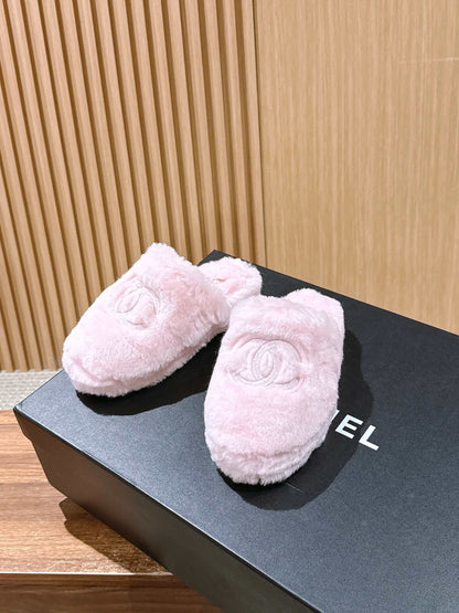 Chan 25fw fluffy slippers