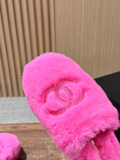 Chan 25fw fluffy slippers