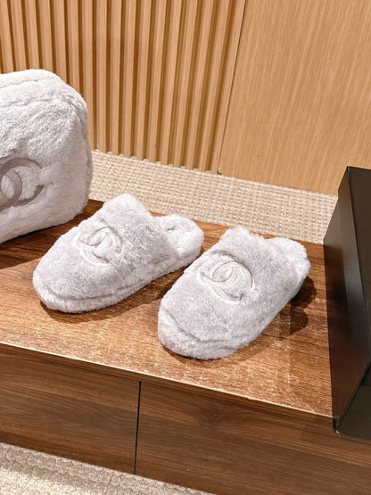 Chan 25fw fluffy slippers