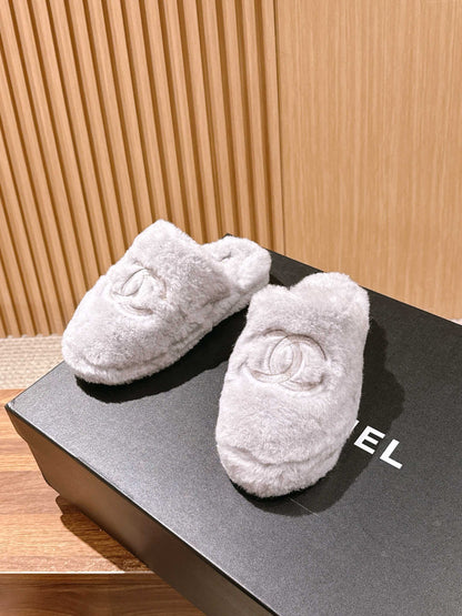 Chan 25fw fluffy slippers