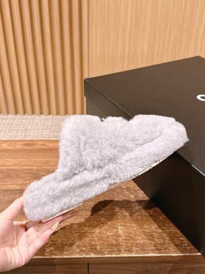 Chan 25fw fluffy slippers