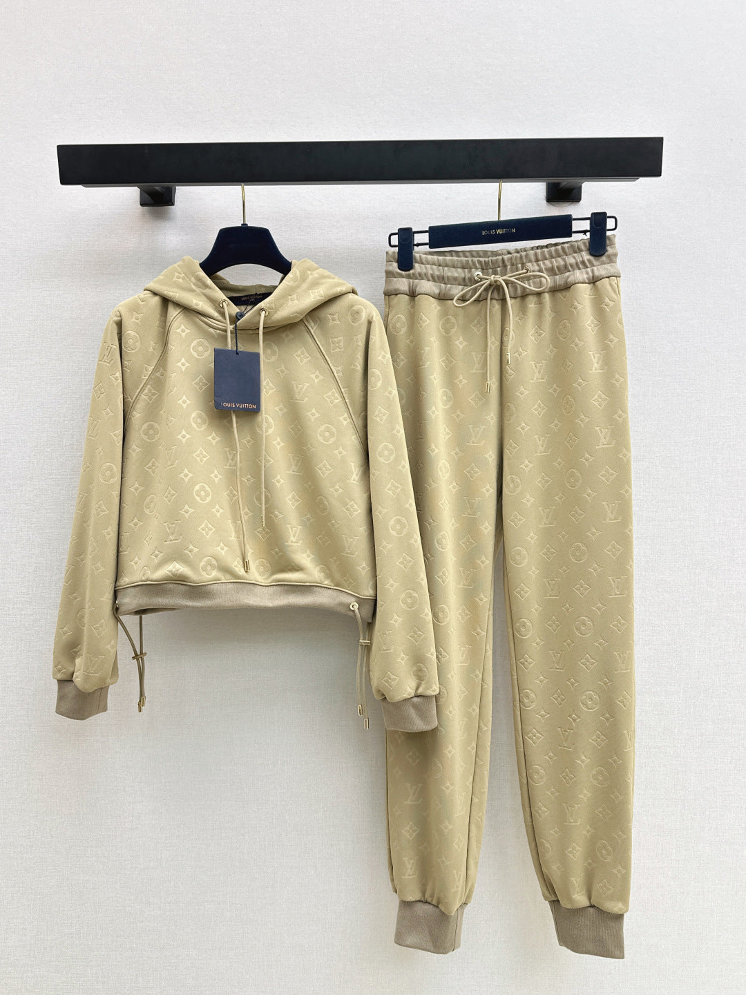 Loui 25fw hooded jacket pants set