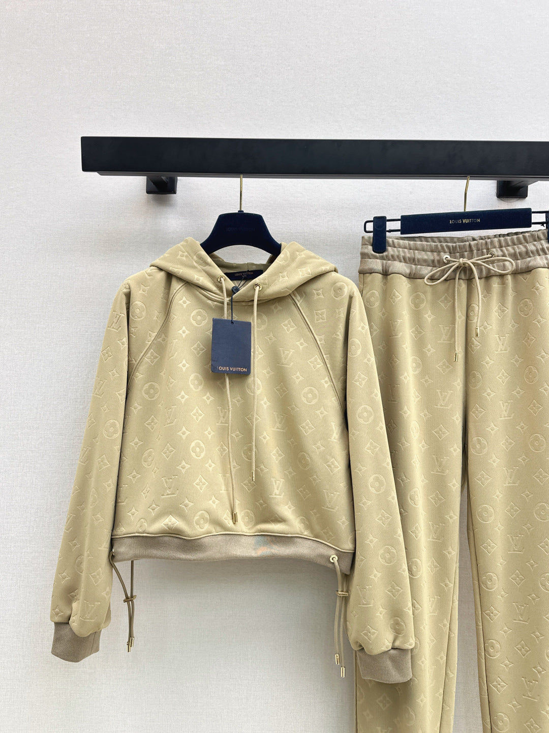 Loui 25fw hooded jacket pants set