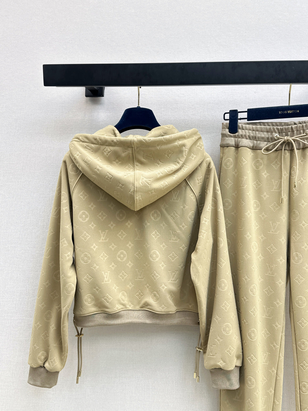 Loui 25fw hooded jacket pants set