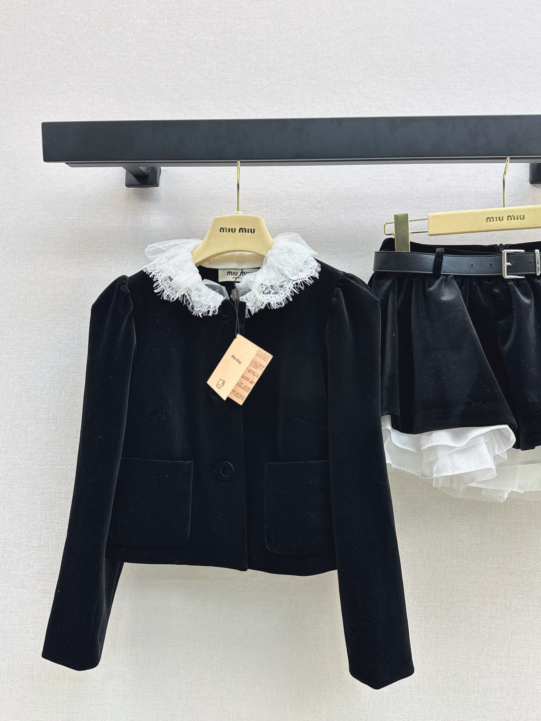 Miu 25fw velvet lace jacket skirt set