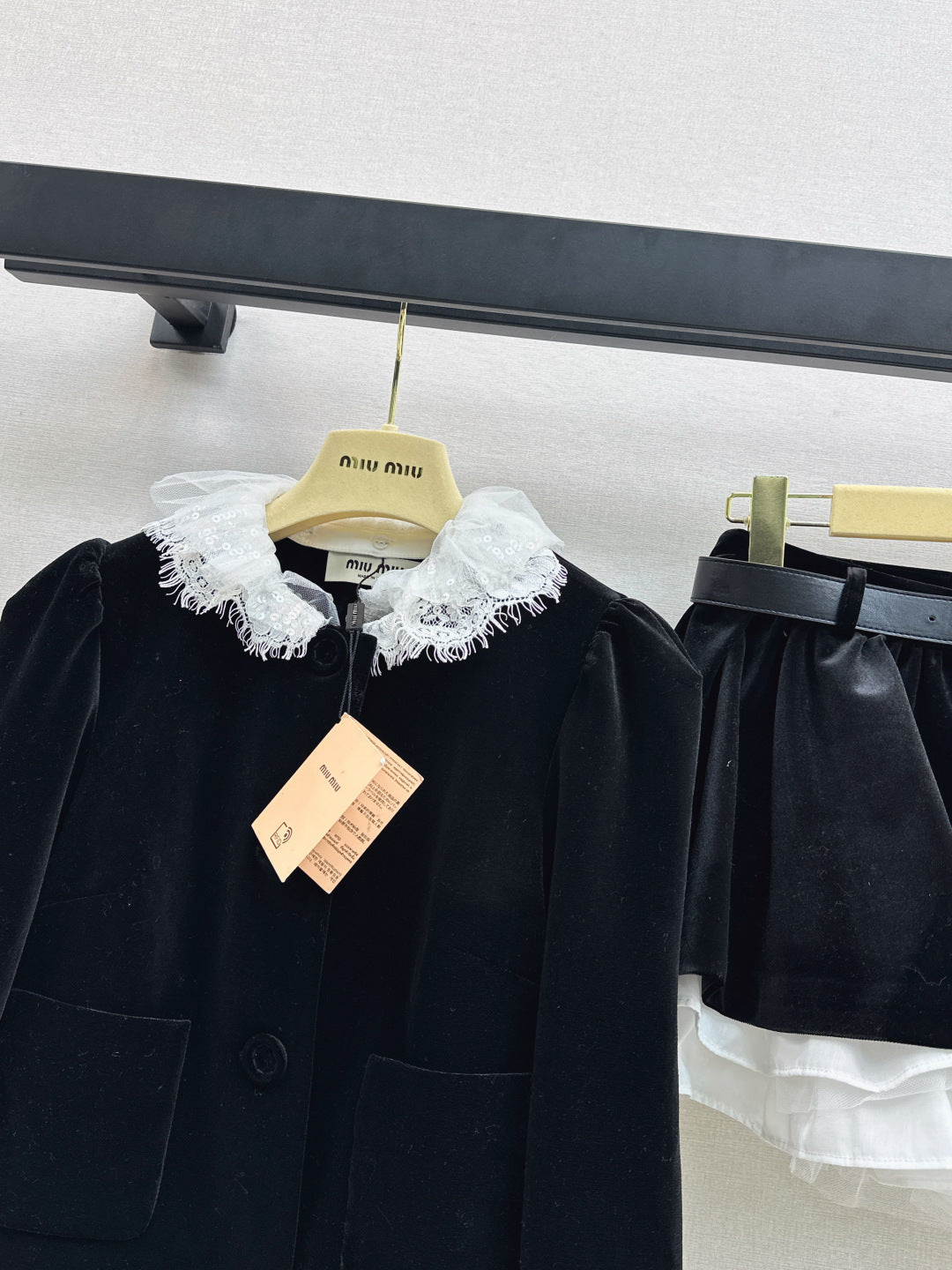Miu 25fw velvet lace jacket skirt set
