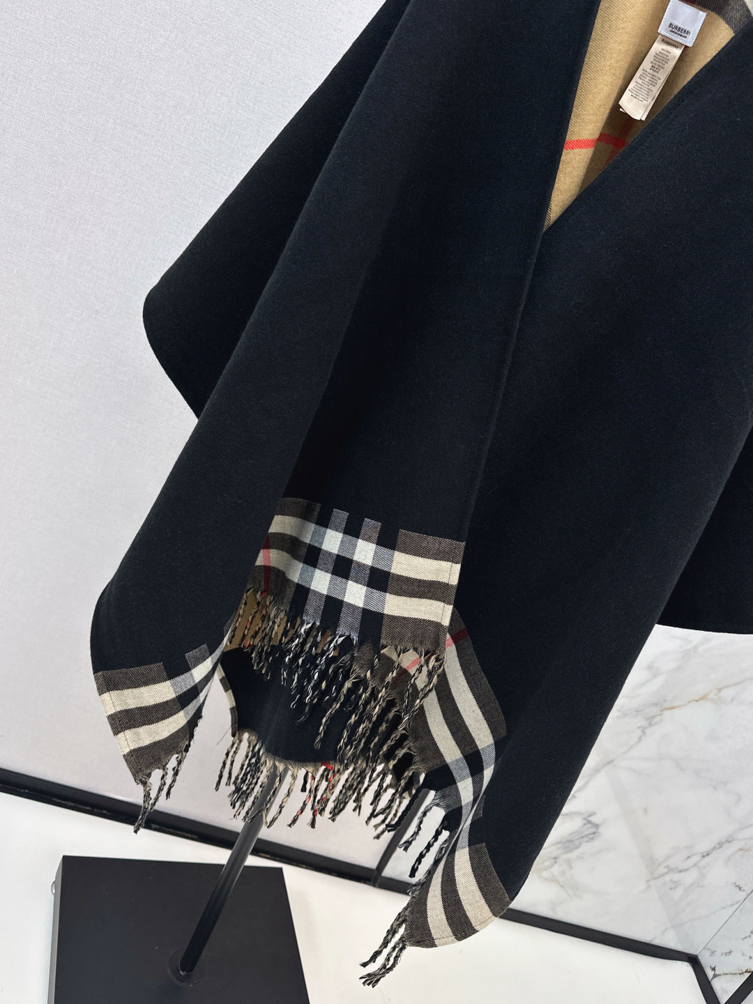 Fend 25fw cashmere cape