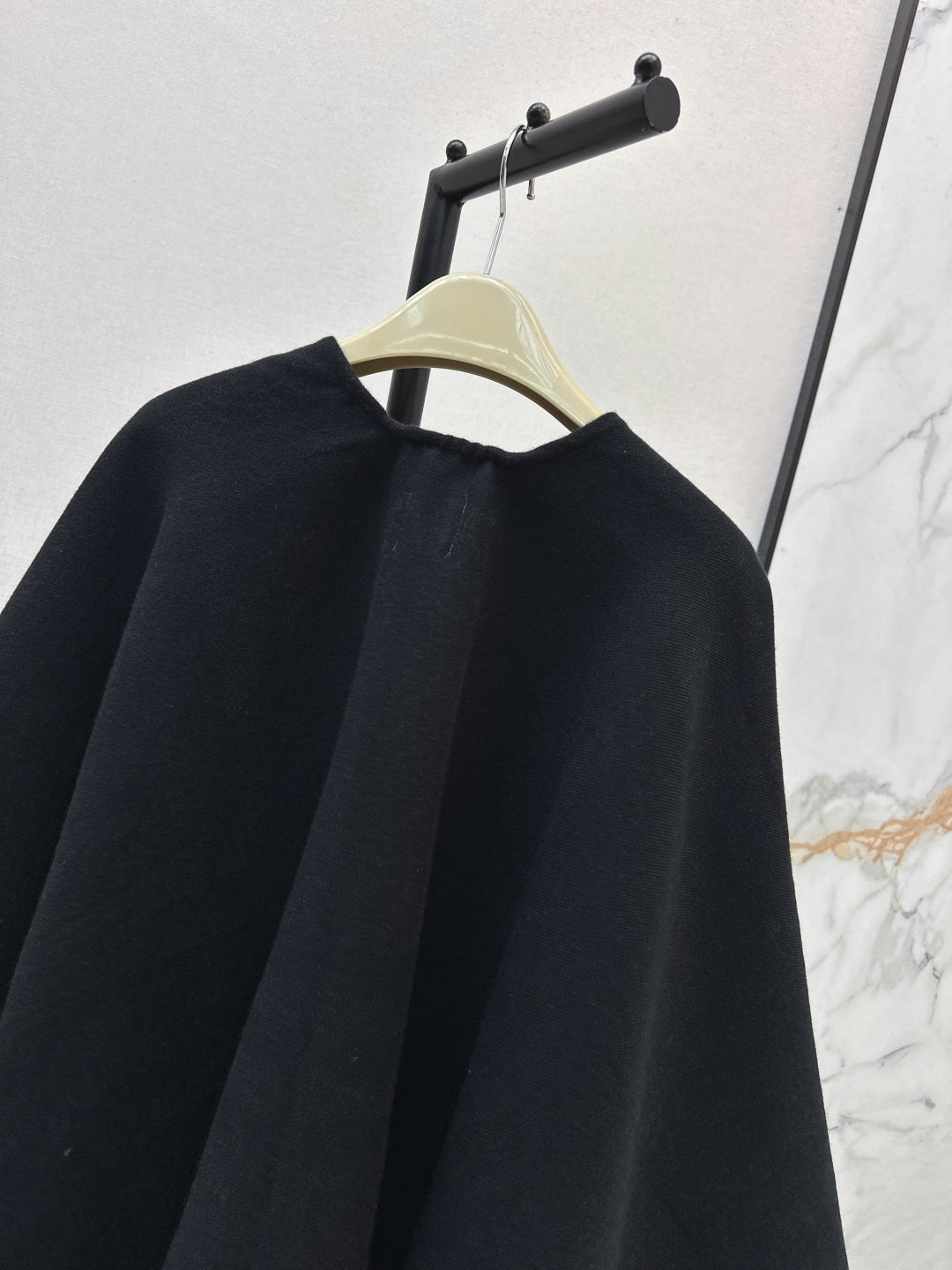 Fend 25fw cashmere cape