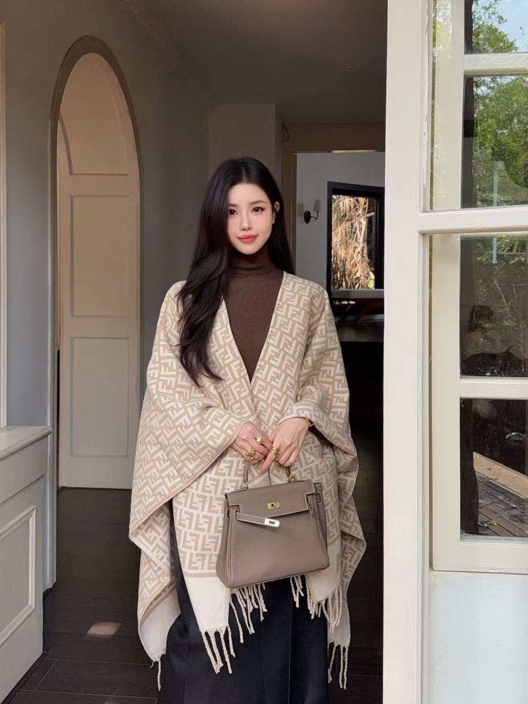 Fend 25fw cashmere cape