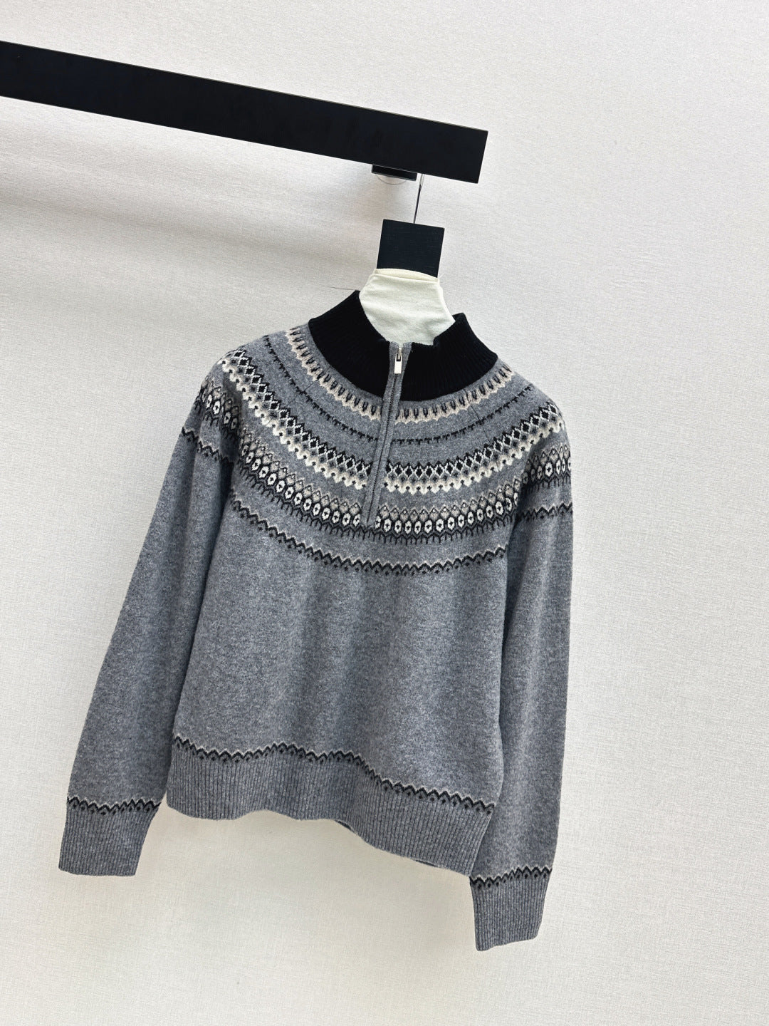 Loro 25fw knitted sweater