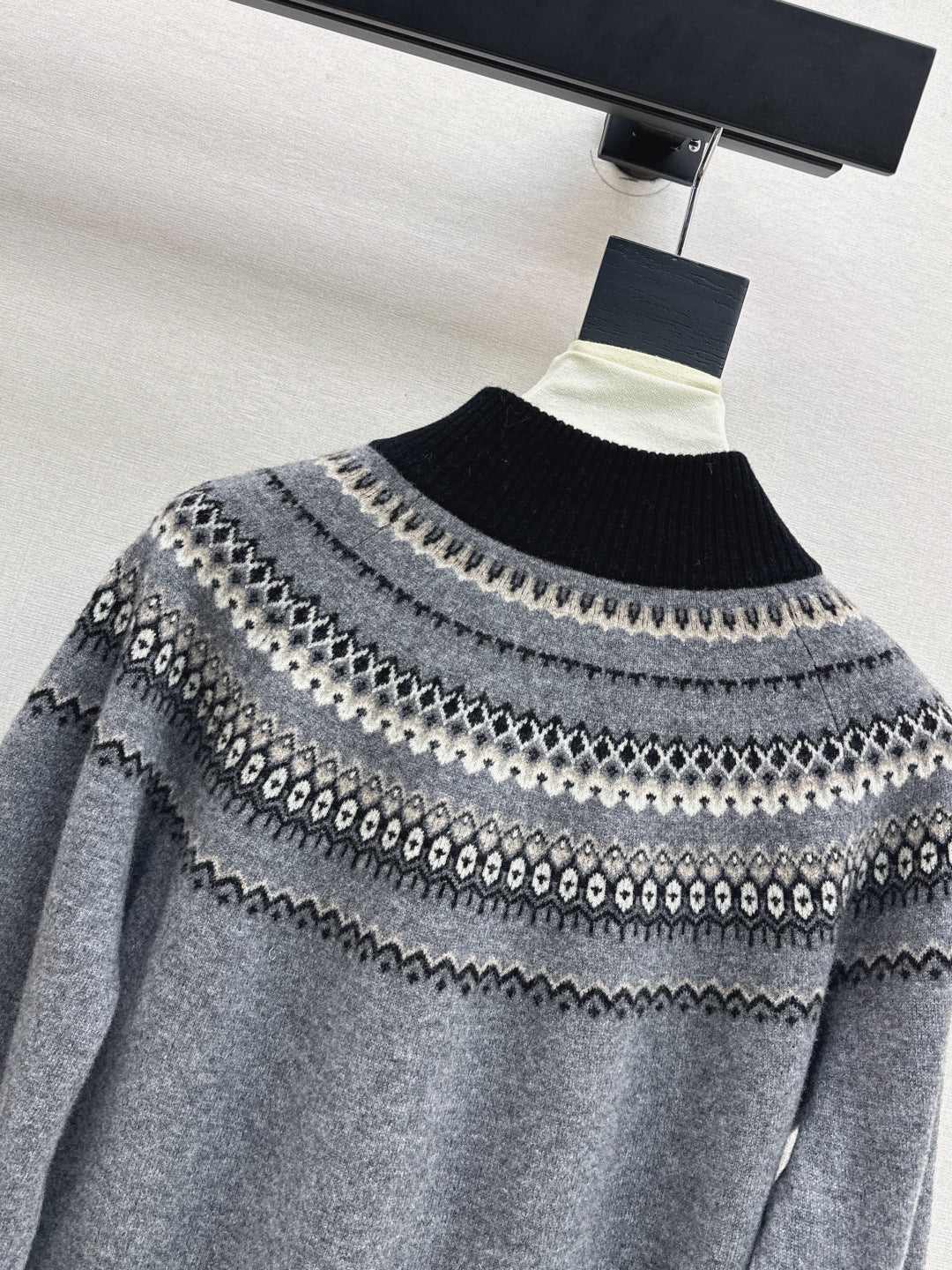 Loro 25fw knitted sweater
