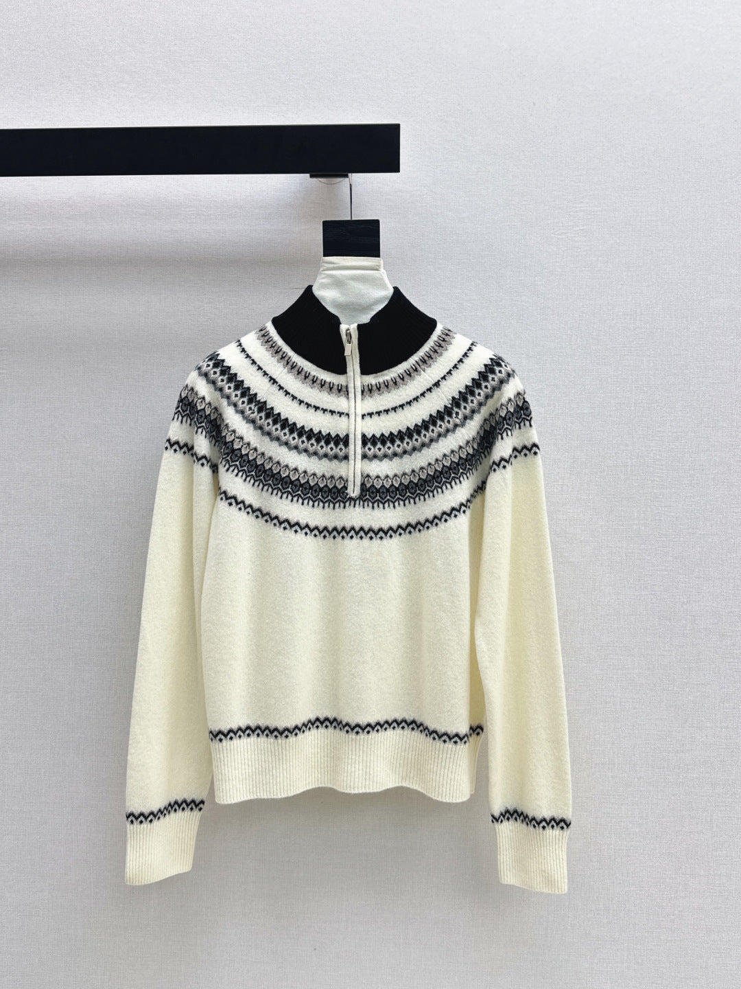 Loro 25fw knitted sweater