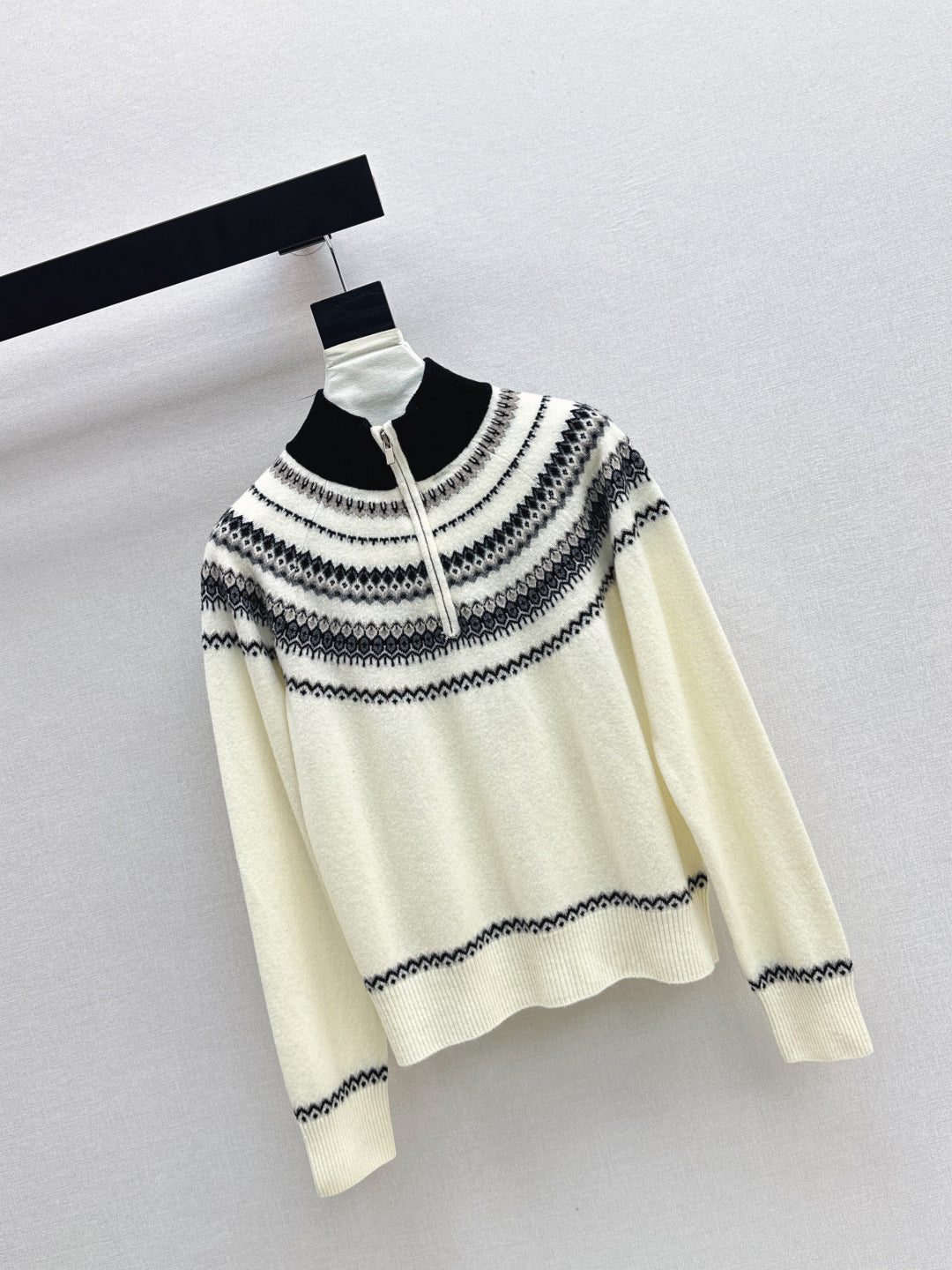 Loro 25fw knitted sweater