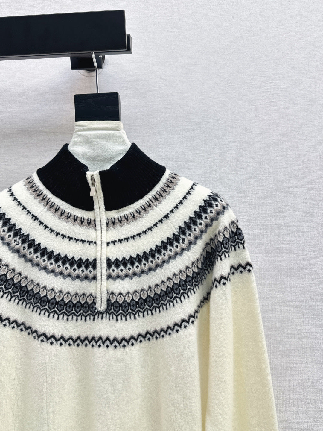 Loro 25fw knitted sweater