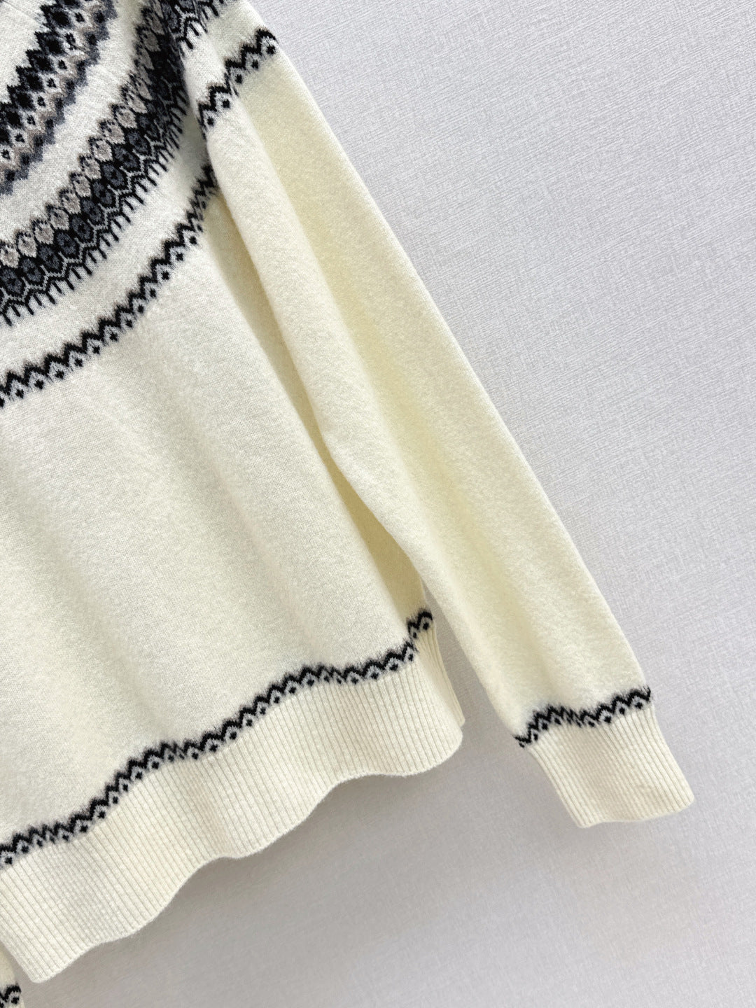 Loro 25fw knitted sweater