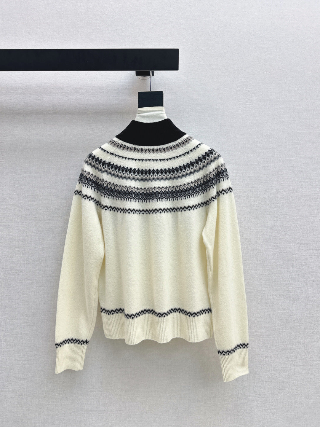 Loro 25fw knitted sweater