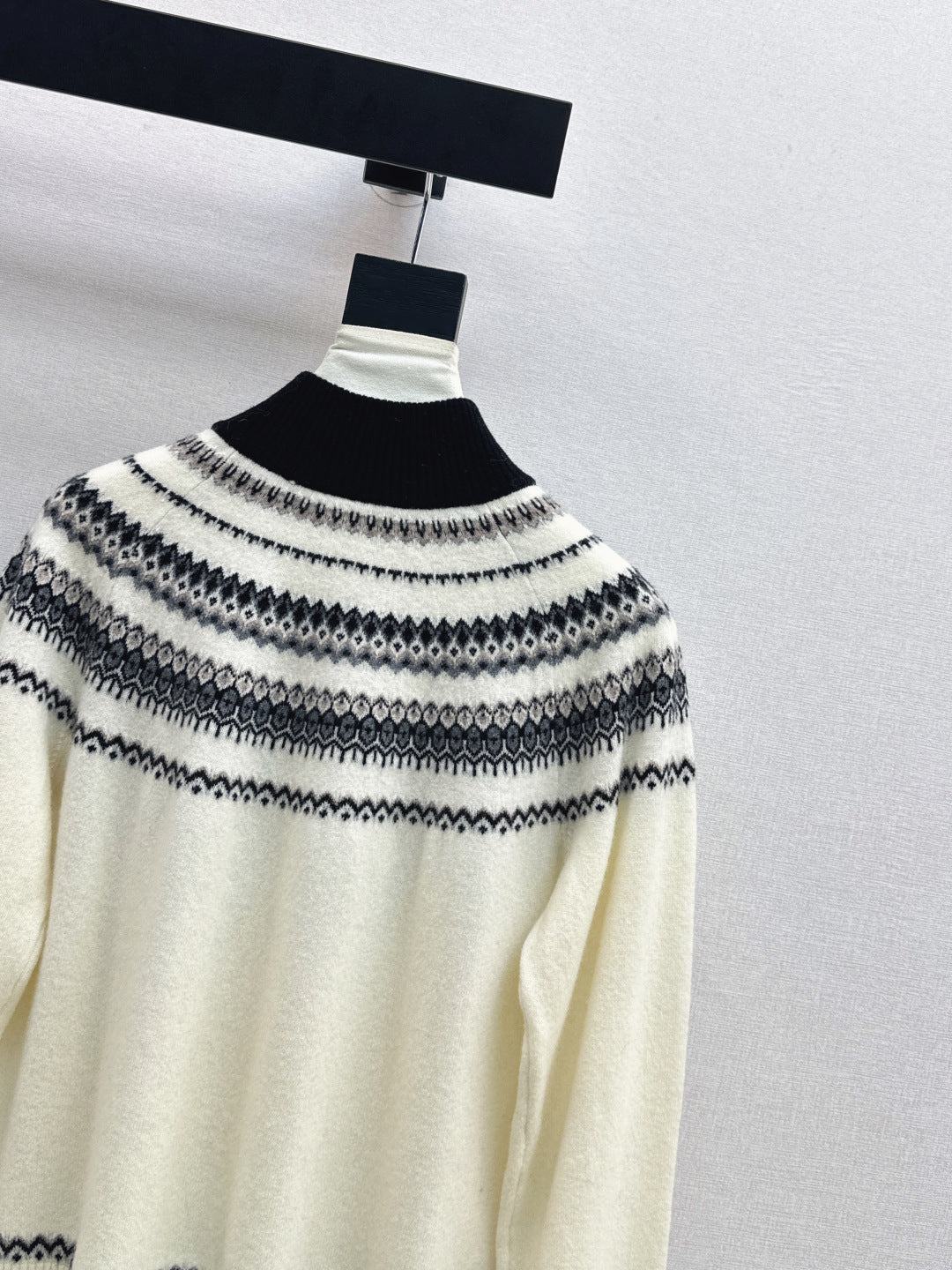 Loro 25fw knitted sweater