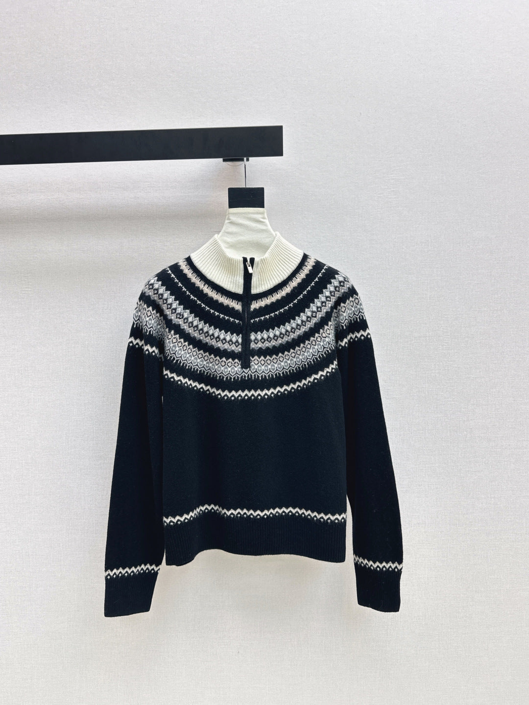 Loro 25fw knitted sweater