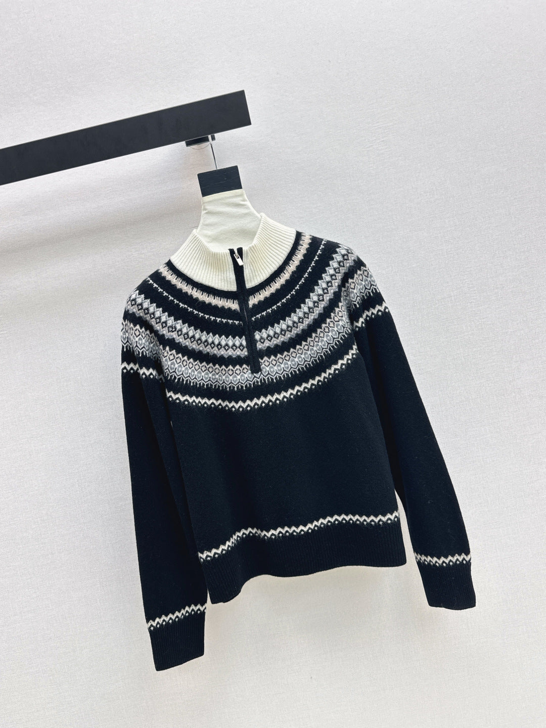 Loro 25fw knitted sweater