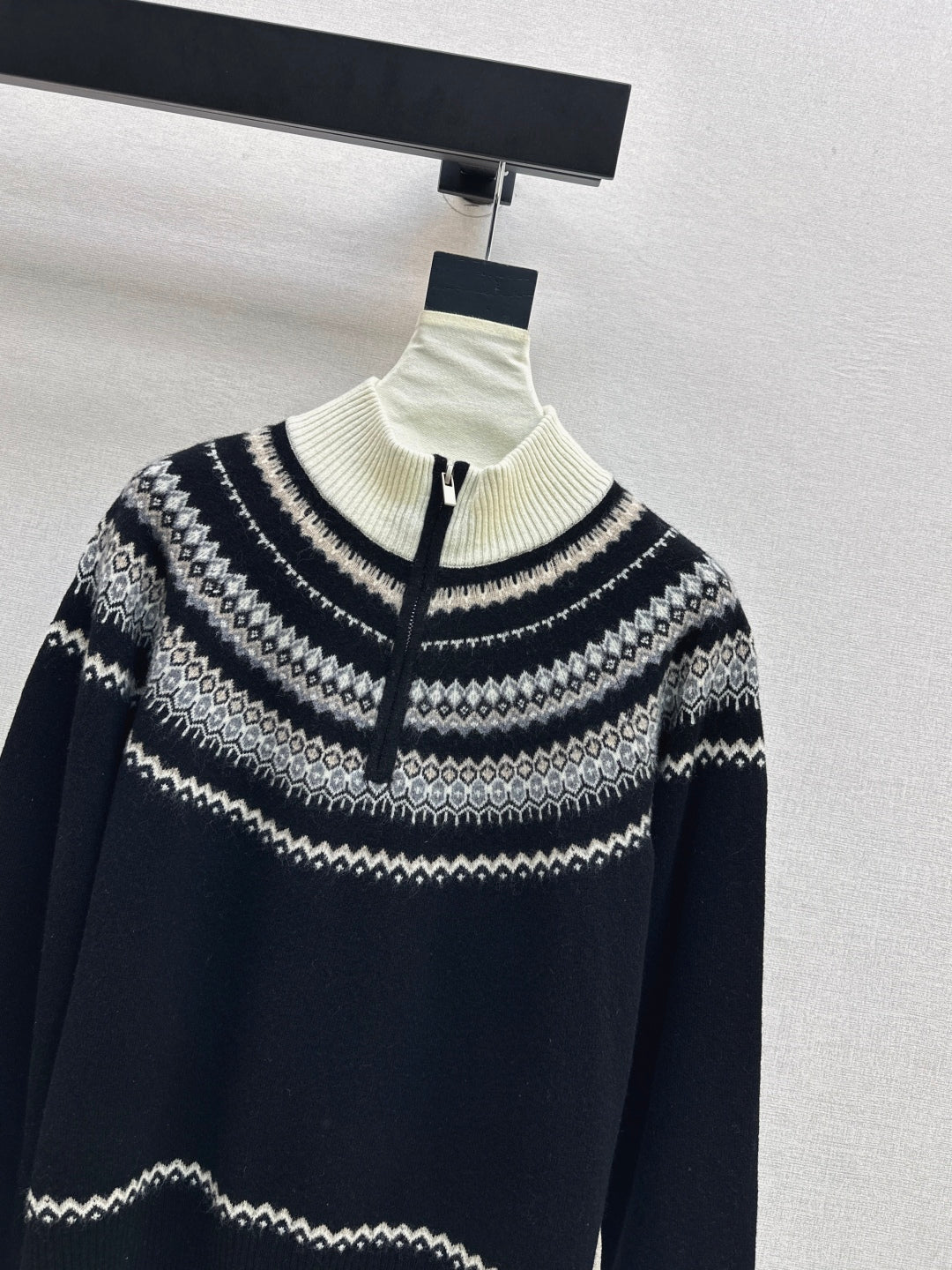 Loro 25fw knitted sweater