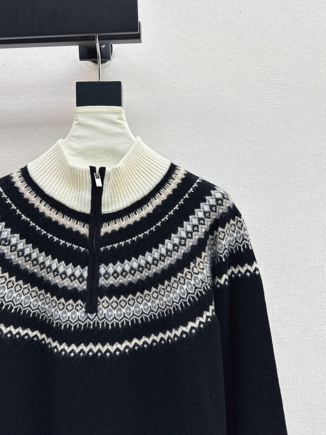 Loro 25fw knitted sweater