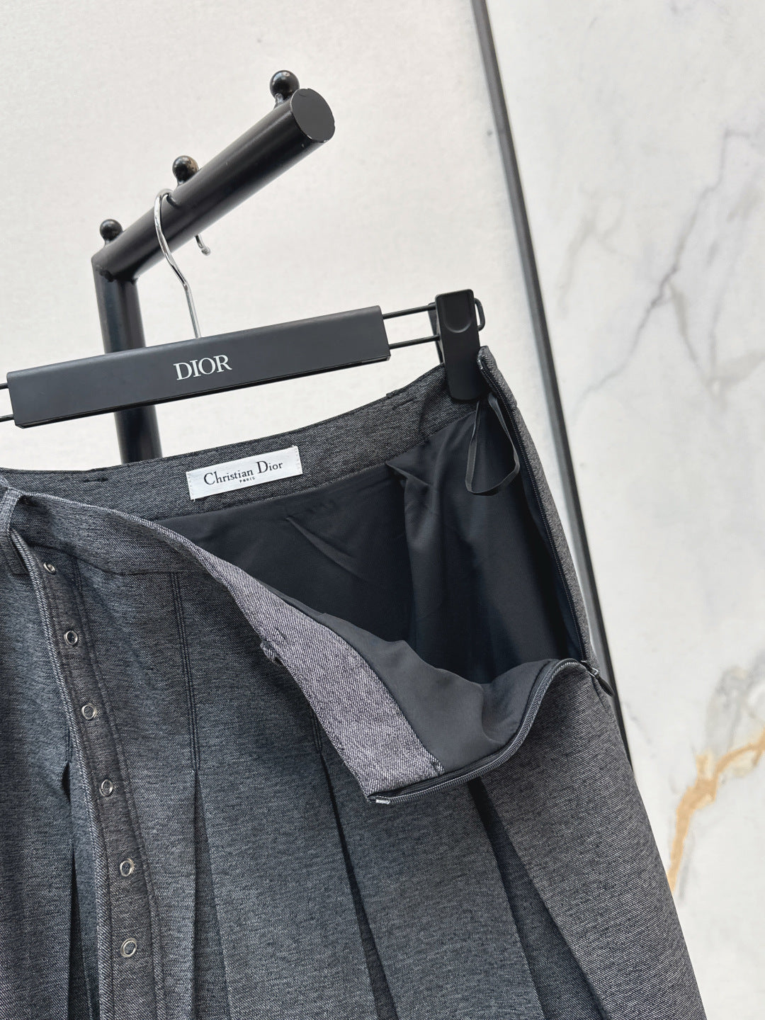 CD 25fw pleated skirt