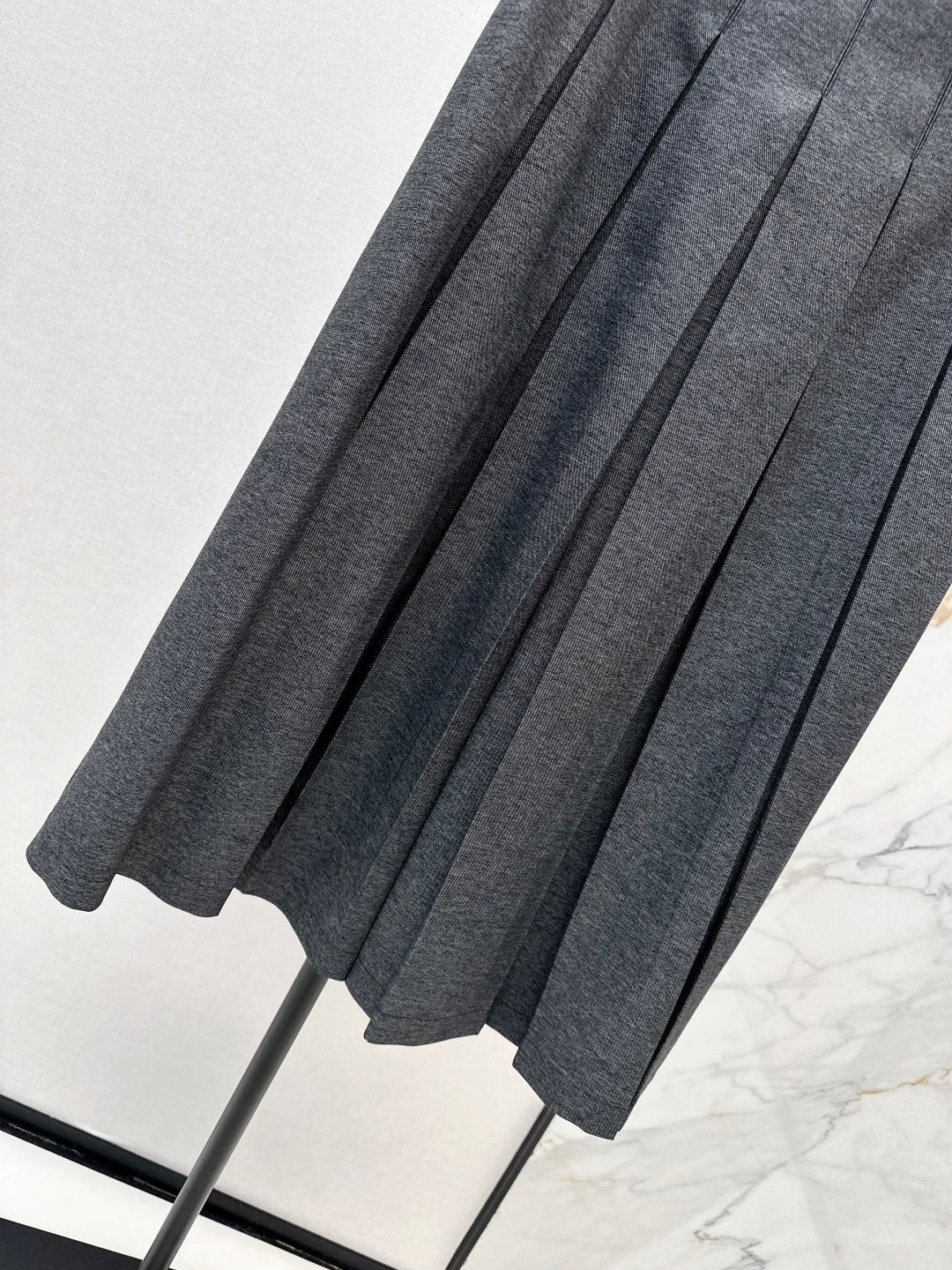 CD 25fw pleated skirt