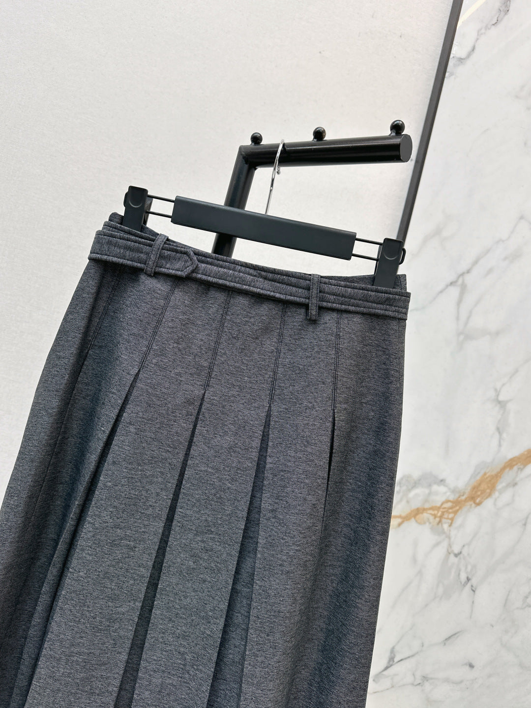 CD 25fw pleated skirt