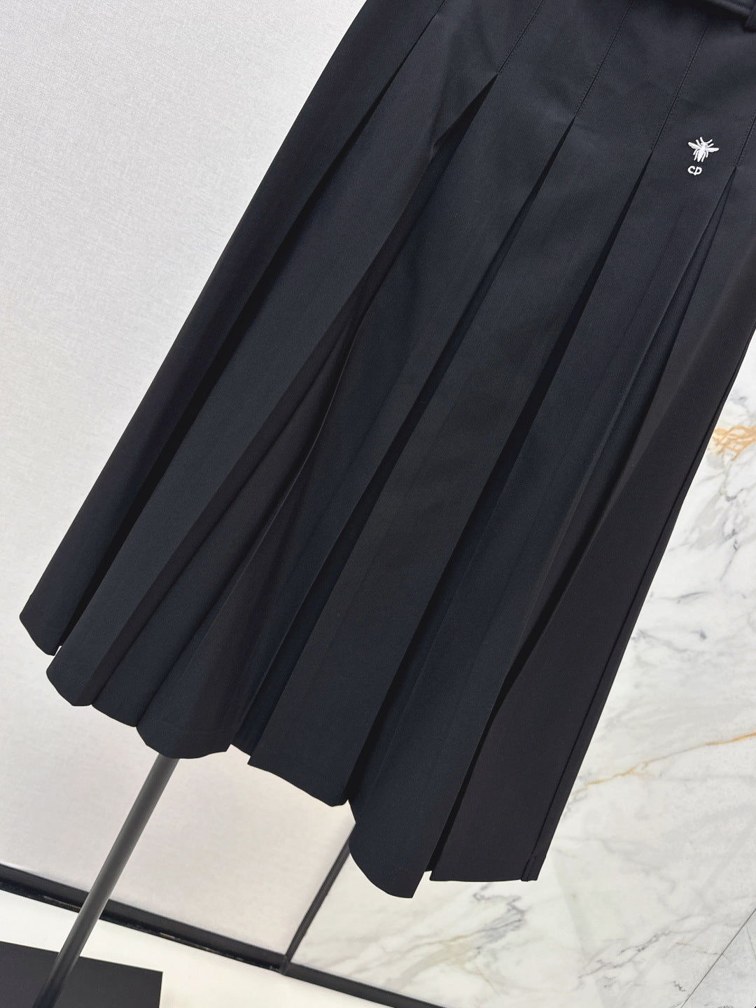 CD 25fw pleated skirt
