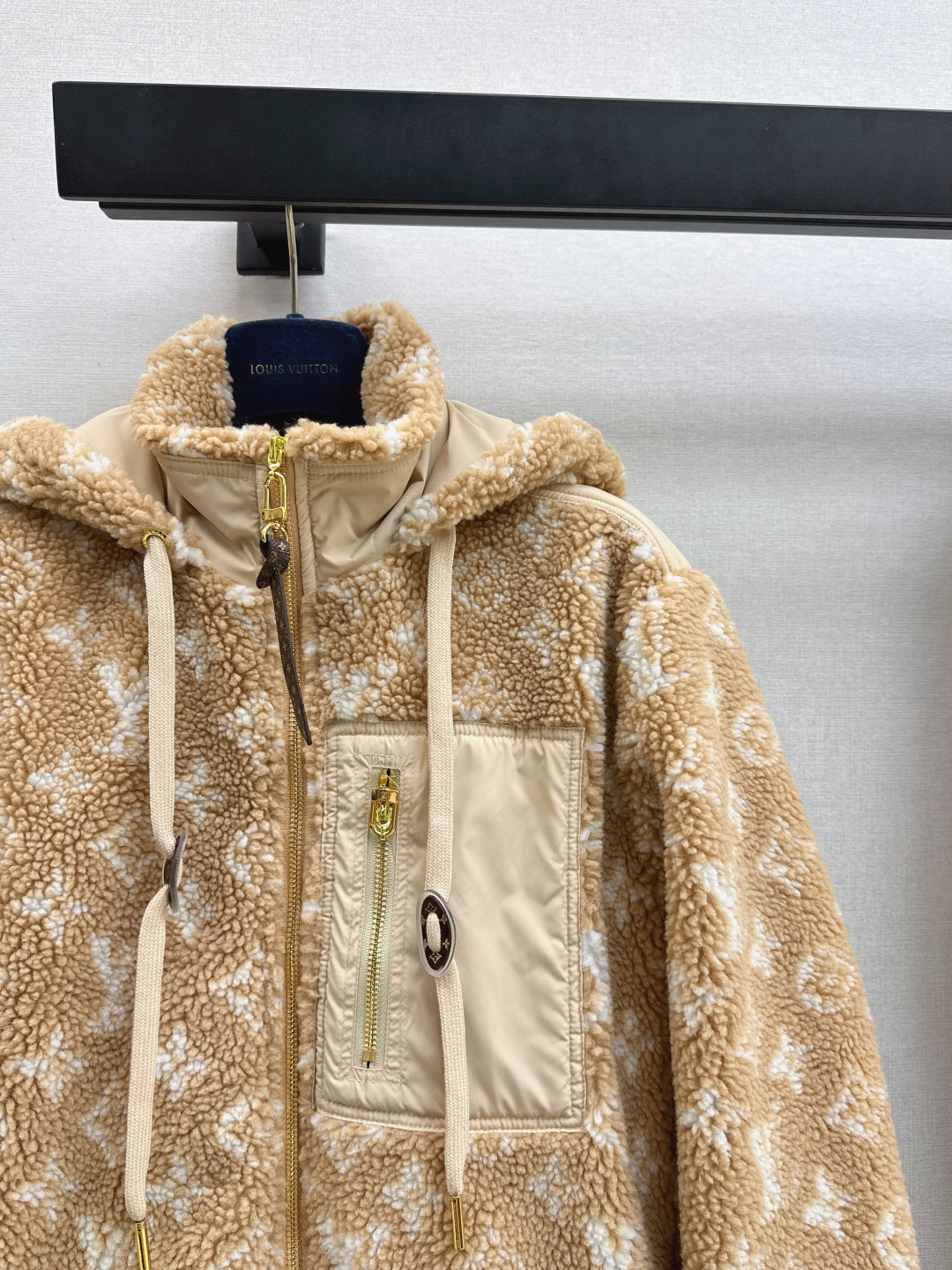 Loui 25fw lamb fleece coat