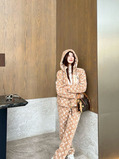 Loui 25fw lamb fleece coat