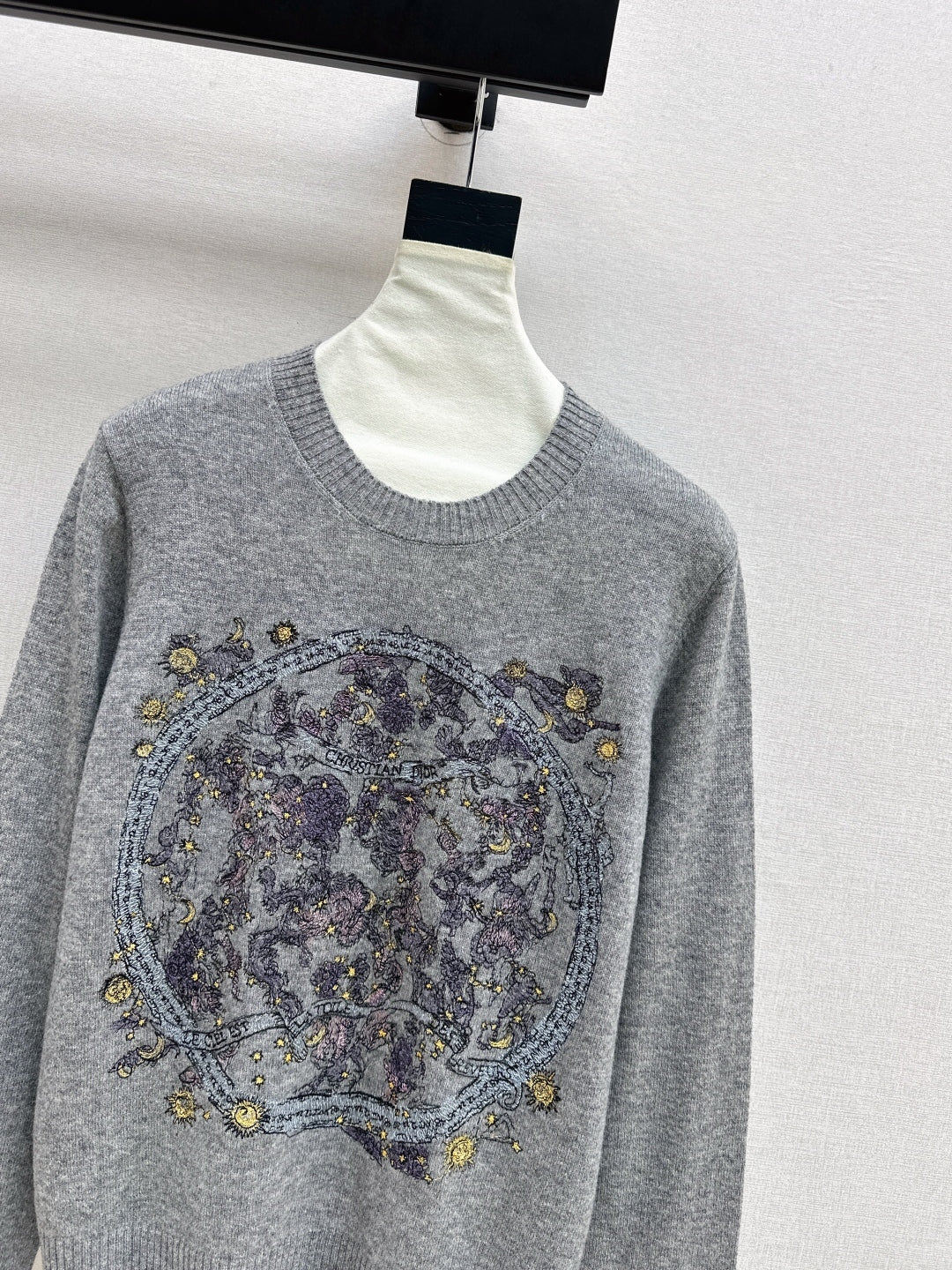 CD 25fw embroidery sweater