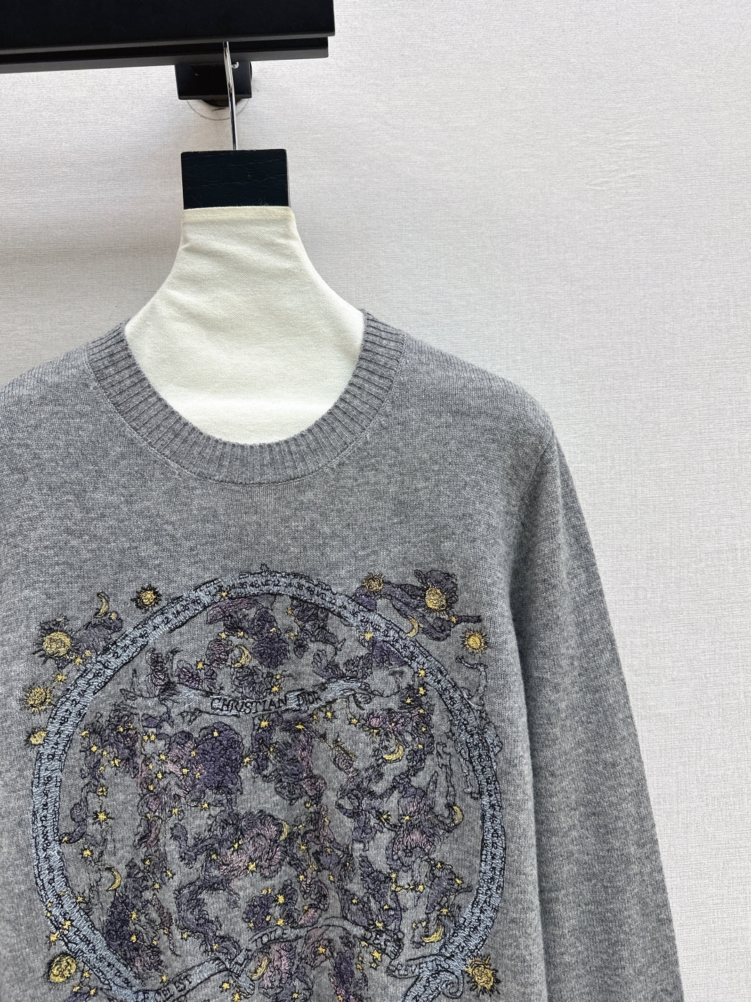 CD 25fw embroidery sweater