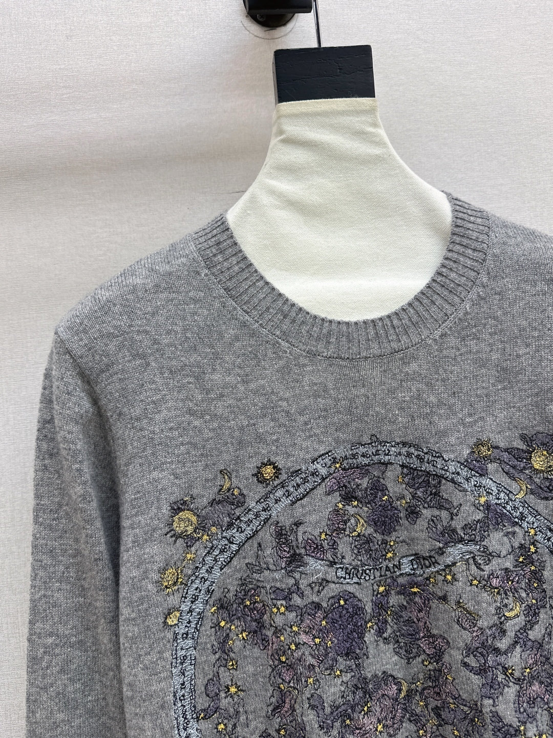 CD 25fw embroidery sweater