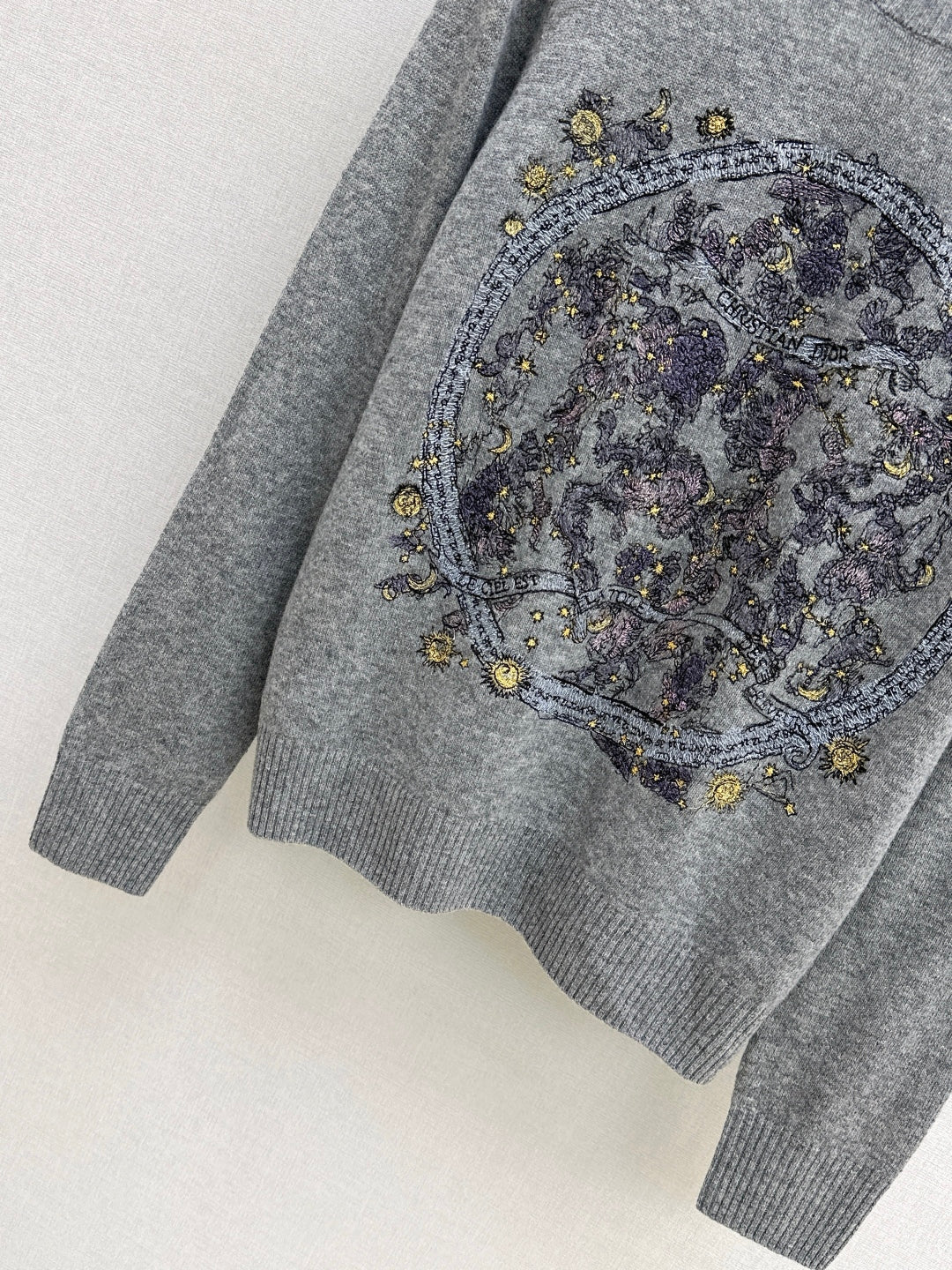 CD 25fw embroidery sweater