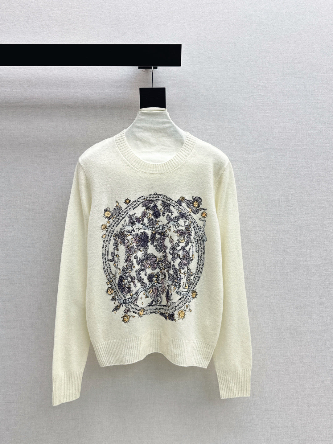 CD 25fw embroidery sweater