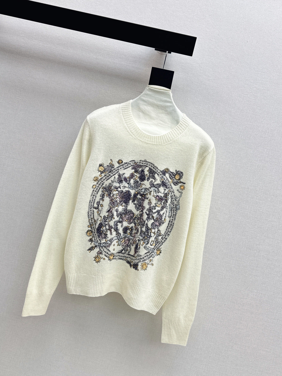 CD 25fw embroidery sweater