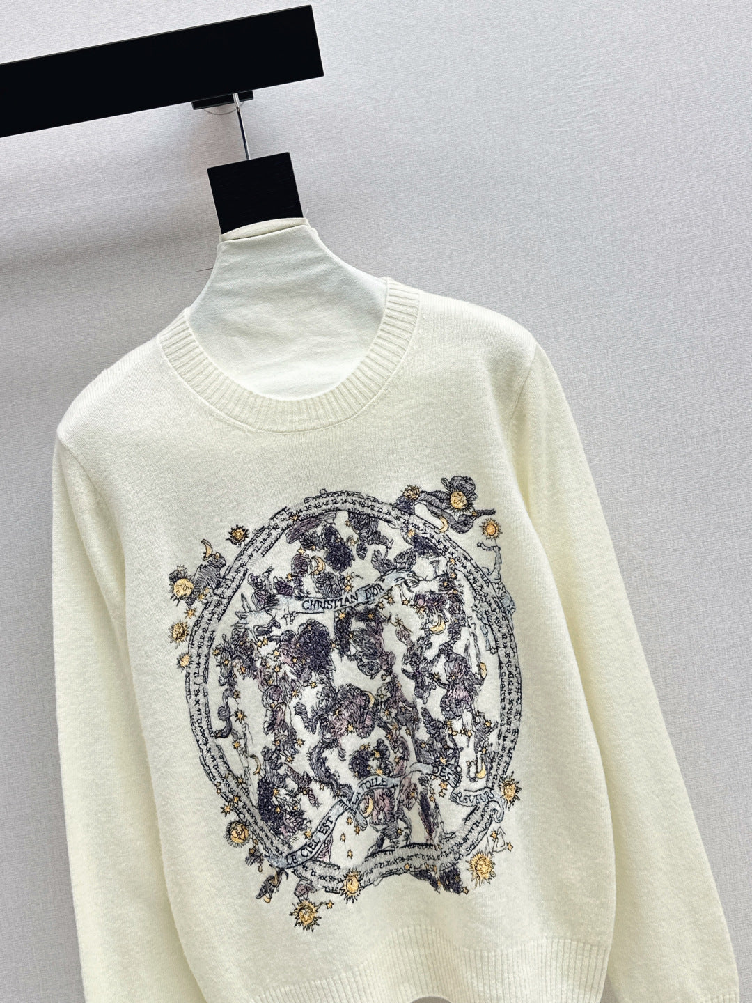 CD 25fw embroidery sweater